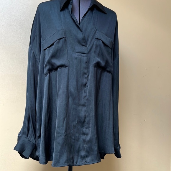 Free people silk shirt, soft and comfortable. - Picture 3 of 4